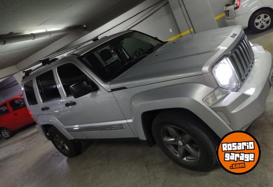 Camionetas - Jeep Cherokee liberty limited 2010 Nafta 230000Km - En Venta