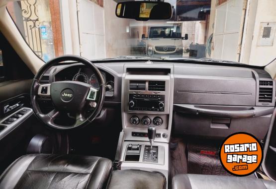 Camionetas - Jeep Cherokee liberty limited 2010 Nafta 230000Km - En Venta