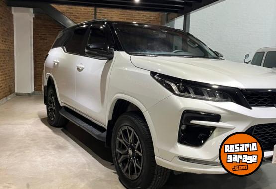 Camionetas - Toyota Hilux sw4 2025 Nafta 20000Km - En Venta