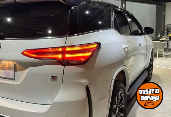 Camionetas - Toyota Hilux sw4 2025 Nafta 20000Km - En Venta