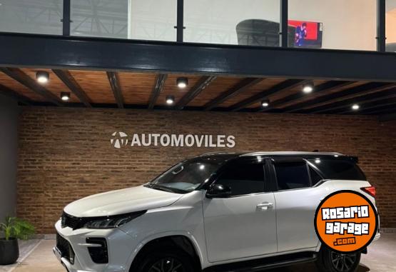 Camionetas - Toyota Hilux sw4 2025 Nafta 20000Km - En Venta