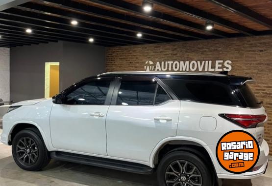 Camionetas - Toyota Hilux sw4 2025 Nafta 20000Km - En Venta