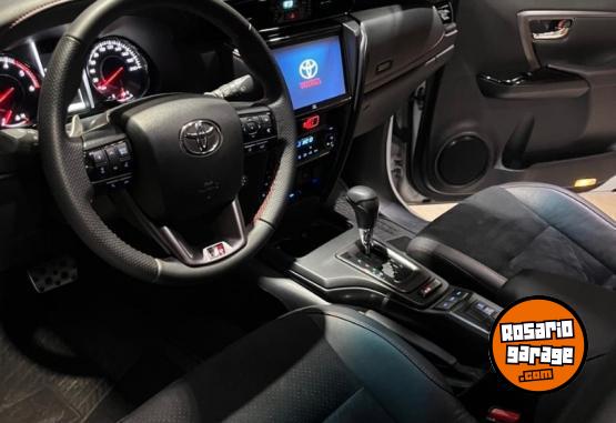 Camionetas - Toyota Hilux sw4 2025 Nafta 20000Km - En Venta