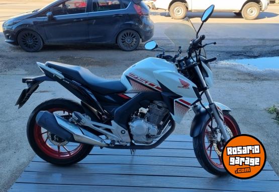 Motos - Honda TWISTER 250 2023 Nafta 12517Km - En Venta