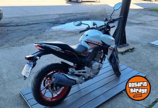 Motos - Honda TWISTER 250 2023 Nafta 12517Km - En Venta