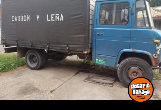 Camiones y Gr�as - Camion Mercedes Azul 76 - En Venta