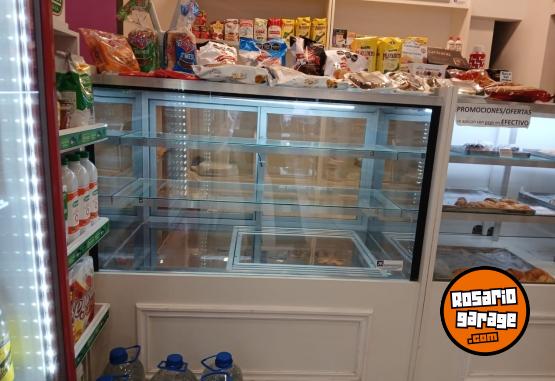 Otros - Exhibidora de tortas, masas finas y sandwiches refrigerada. (USADO) - En Venta