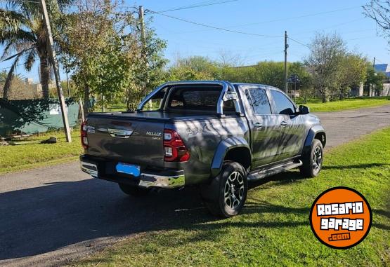 Camionetas - Toyota Hilux SRX 4x4 AT (L24) 2024 Diesel 20000Km - En Venta