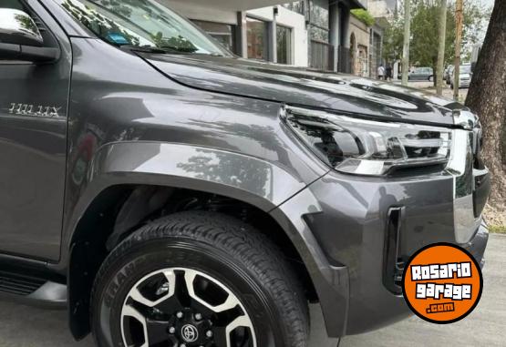 Camionetas - Toyota Hilux SRX 4x4 AT (L24) 2024 Diesel 20000Km - En Venta