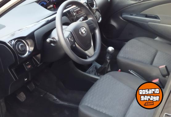 Autos - Toyota ETIOS  XS 2015 Nafta 44000Km - En Venta