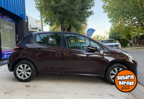 Autos - Peugeot 208 2013 Nafta 109600Km - En Venta