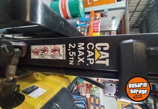 Camiones y Gr�as - Caterpiller autoelevador - En Venta