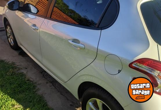 Autos - Peugeot 208 2016 Nafta 33500Km - En Venta