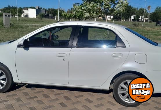 Autos - Toyota Etios 2016 Nafta 167000Km - En Venta