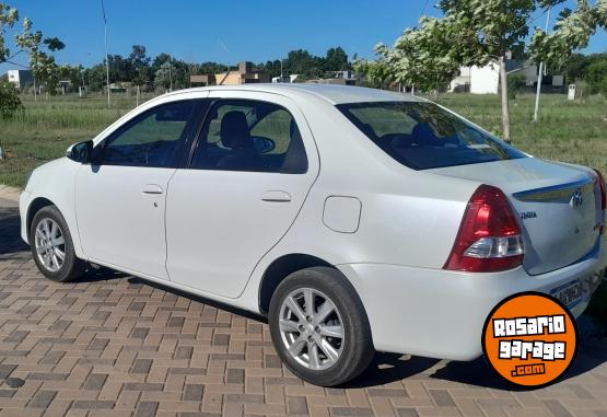 Autos - Toyota Etios 2016 Nafta 167000Km - En Venta