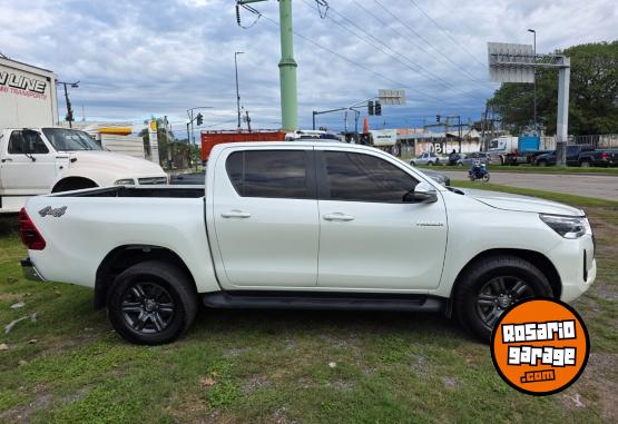 Camionetas - Toyota Hilux srv 2022 Diesel 85000Km - En Venta