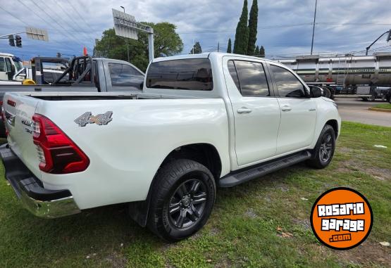 Camionetas - Toyota Hilux srv 2022 Diesel 85000Km - En Venta