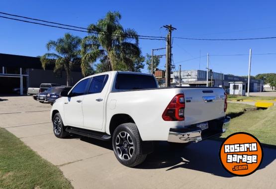 Camionetas - Toyota Hilux DC SRX 2.8 TDI AT 2022 Diesel 115100Km - En Venta