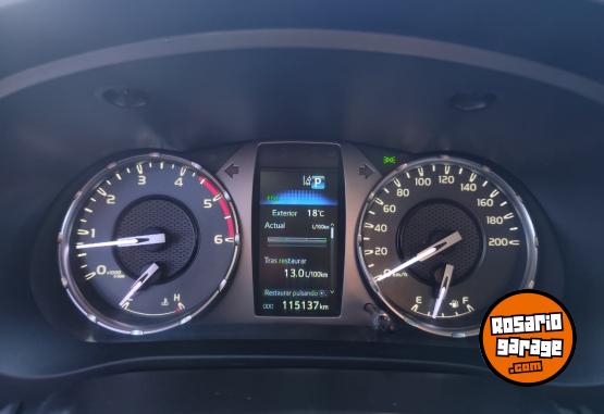 Camionetas - Toyota Hilux DC SRX 2.8 TDI AT 2022 Diesel 115100Km - En Venta