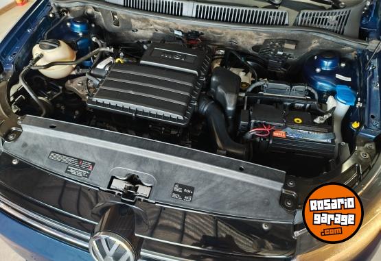 Autos - Volkswagen Suran Highline 2015 Nafta 140000Km - En Venta