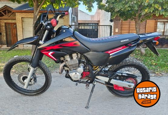 Motos - Honda Tornado 2017 Nafta 14000Km - En Venta