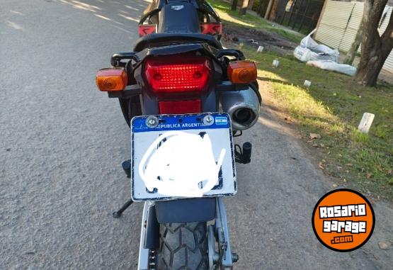 Motos - Honda Tornado 2017 Nafta 14000Km - En Venta