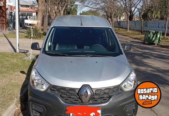 Utilitarios - Renault Kangoo 2020 Nafta 88000Km - En Venta
