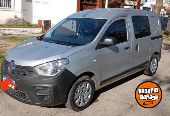 Utilitarios - Renault Kangoo 2020 Nafta 88000Km - En Venta