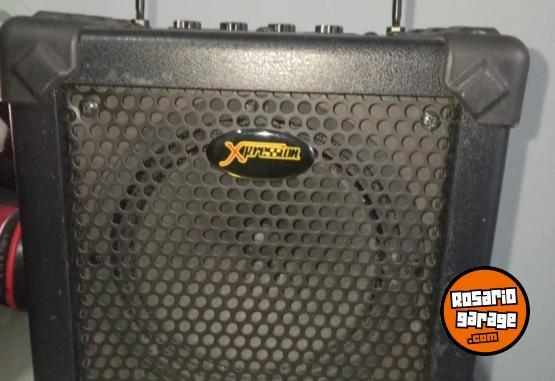 Instrumentos Musicales - guitarra electrica + amplificador, tripode y funda - En Venta