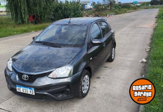 Autos - Toyota Etios yaris 2021 Nafta 80000Km - En Venta
