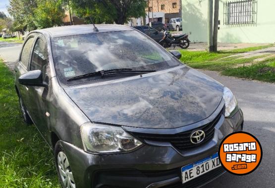 Autos - Toyota Etios yaris 2021 Nafta 80000Km - En Venta