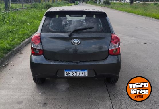 Autos - Toyota Etios yaris 2021 Nafta 80000Km - En Venta