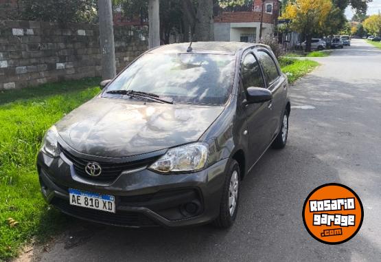 Autos - Toyota Etios yaris 2021 Nafta 80000Km - En Venta
