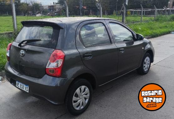 Autos - Toyota Etios yaris 2021 Nafta 80000Km - En Venta