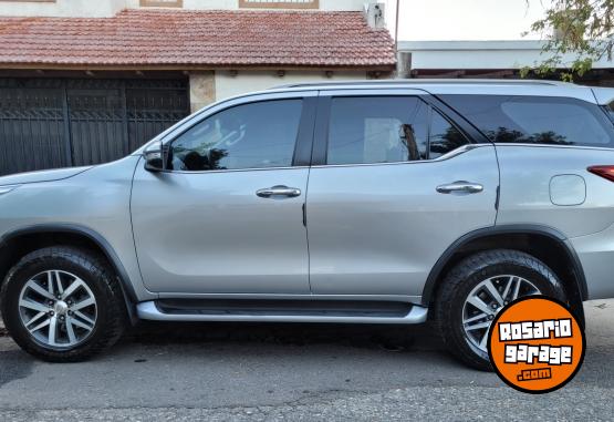 Camionetas - Toyota SW4 SRX AT. 2017 Diesel 137500Km - En Venta