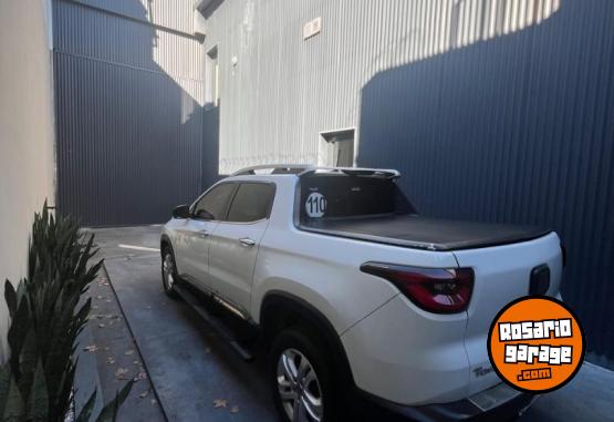 Utilitarios - Fiat TORO VOLCANO 4X4 2017 Diesel 140000Km - En Venta