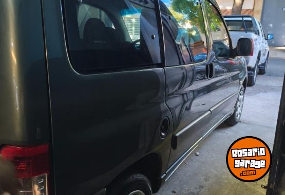 Utilitarios - Peugeot Partnet 2013 GNC 220000Km - En Venta