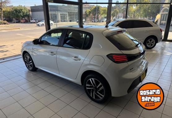 Autos - Peugeot 208 Allure Pack 2025 Nafta 19000Km - En Venta