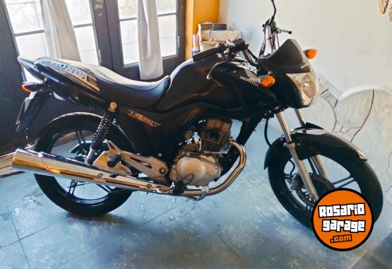 Motos - Honda New Tit�n 2016 Nafta 5800Km - En Venta