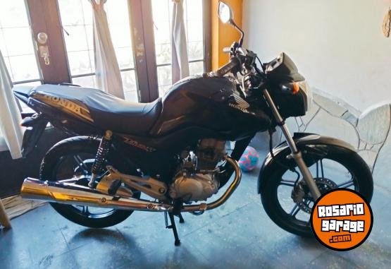Motos - Honda New Tit�n 2016 Nafta 5800Km - En Venta