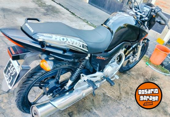 Motos - Honda New Tit�n 2016 Nafta 5800Km - En Venta