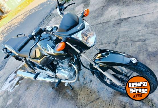 Motos - Honda New Tit�n 2016 Nafta 5800Km - En Venta