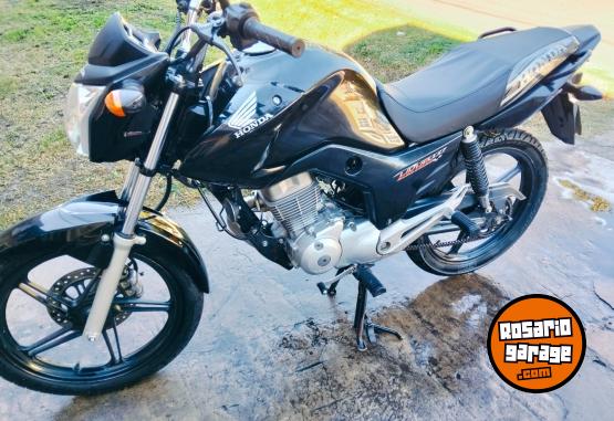 Motos - Honda New Tit�n 2016 Nafta 5800Km - En Venta