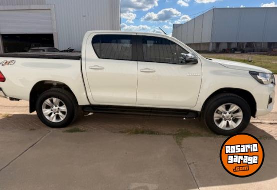 Camionetas - Toyota Hilux SRV 4 x 4 Aut 2020 Diesel 58000Km - En Venta