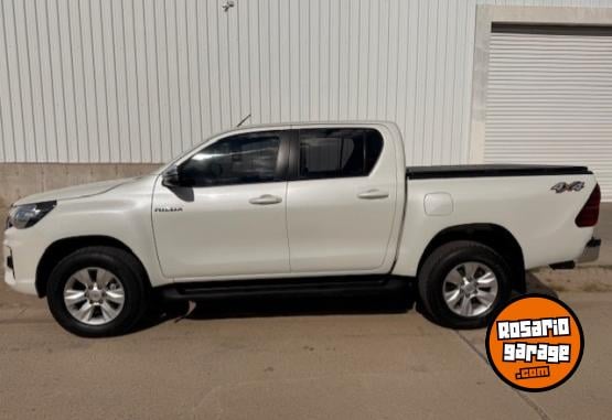 Camionetas - Toyota Hilux SRV 4 x 4 Aut 2020 Diesel 58000Km - En Venta