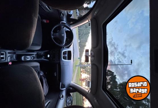 Autos - Peugeot 207 compact 2010 Diesel 103000Km - En Venta