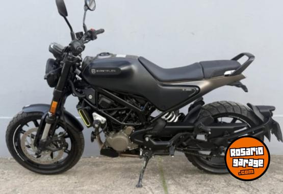 Motos - Husqvarna Svartpilen 200 2023 Nafta 8000Km - En Venta