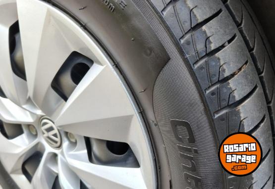 Autos - Volkswagen Voyage 1.6 GP 2012 GNC 218000Km - En Venta