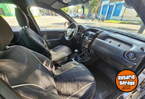 Camionetas - Renault OROCH OUTSIDER 2.0 NAV 2018 GNC 115000Km - En Venta