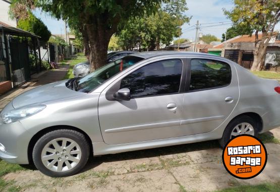 Autos - Peugeot 207 2014 Nafta 127000Km - En Venta